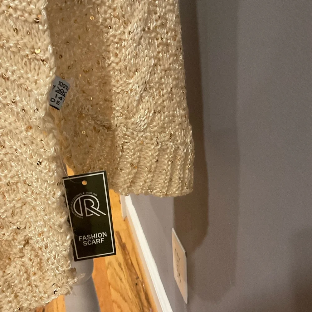 Sweater - Picture 6 of 8